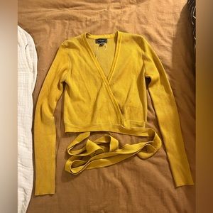 Mustard crop sweater